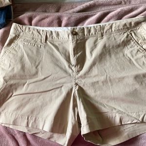 Old Navy khaki shorts size 18